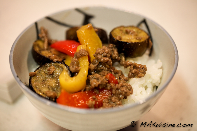 Boeuf haché, aubergines, poivron et miso