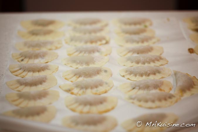 Gyozas sur papier sulfurisé